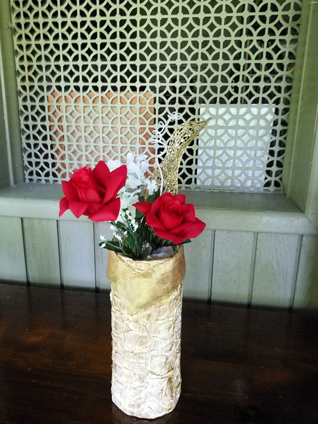 Floral Centerpiece with Sculptured vase